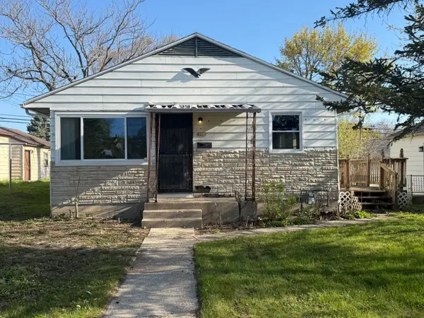 8208 W Keefe Ave, Milwaukee, WI 53222