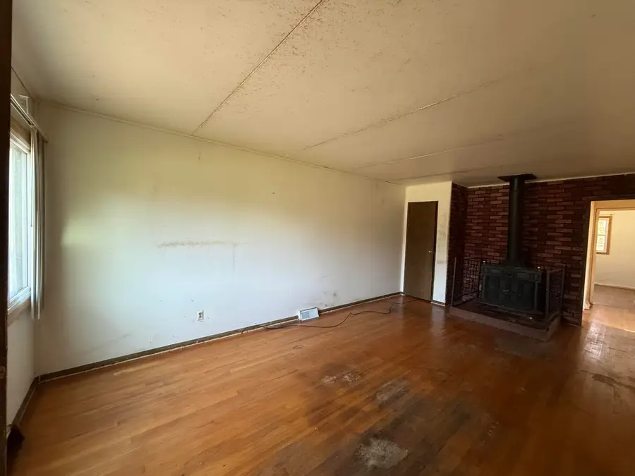 8208 W Keefe Ave, Milwaukee, WI 53222 - #3