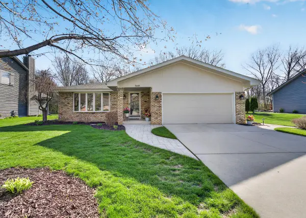 3445 E Elmwood Dr, Elmwood Park, WI 53405