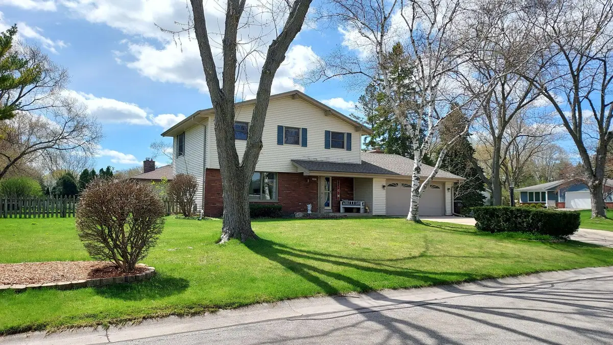 15415 W Fenway Dr, New Berlin, WI 53151 - #1