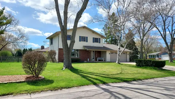 15415 W Fenway Dr, New Berlin, WI 53151