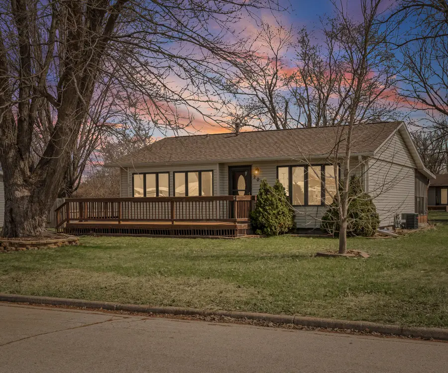 207 West Ave, Holmen, WI 54636 - #2