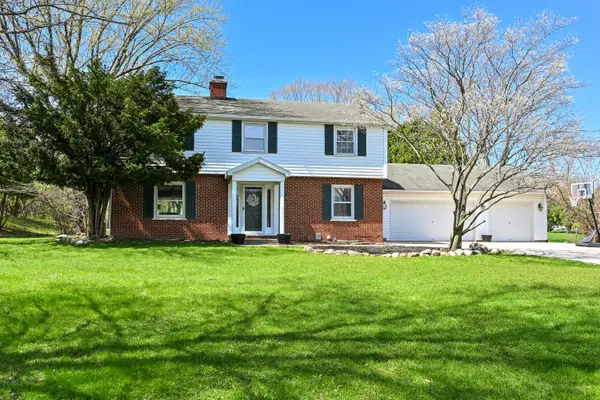 W278N1973 Lakeview Dr, Pewaukee, WI 53072