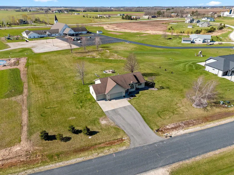 6732 Apple Blossom Ln, Greenleaf, WI 54126 - #2
