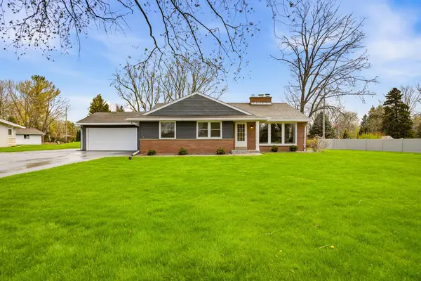 W228N3952 Crescent Dr, Pewaukee, WI 53072