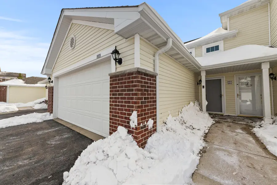 885 Cumberland Ln, Port Washington, WI 53074 - #2