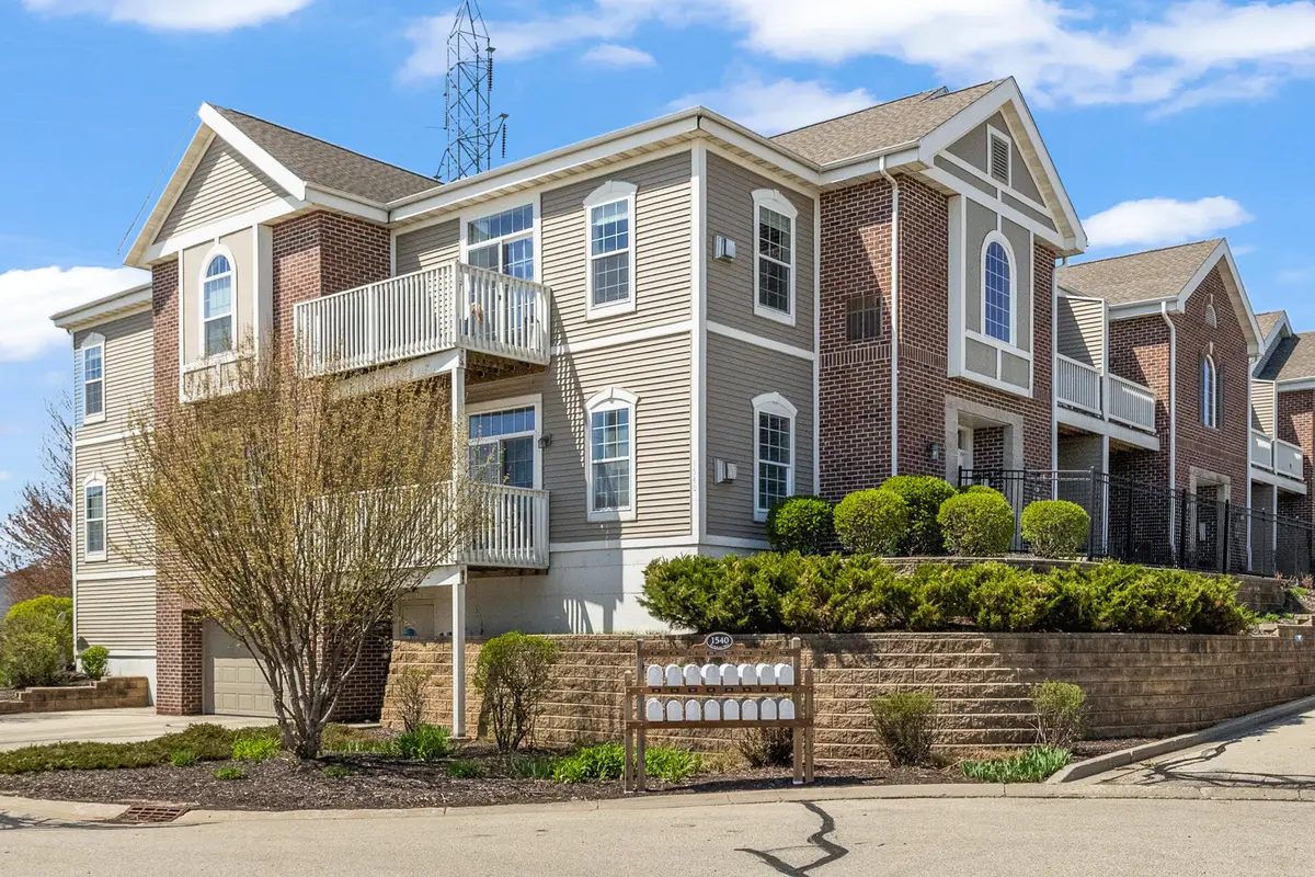 1540 Roxbury Way, Waukesha, WI 53186 - #1