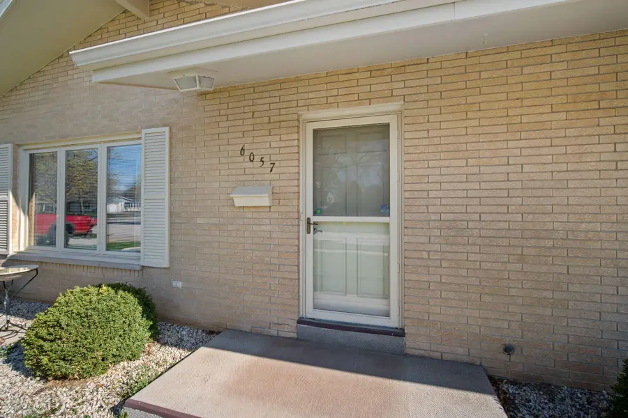6057 Thornapple Dr, Greendale, WI 53129 - #2