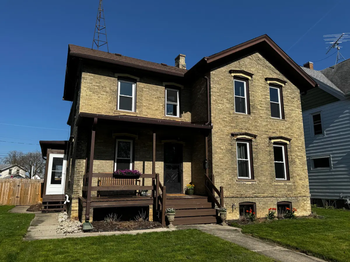 209 College Ave, Watertown, WI 53094 - #1