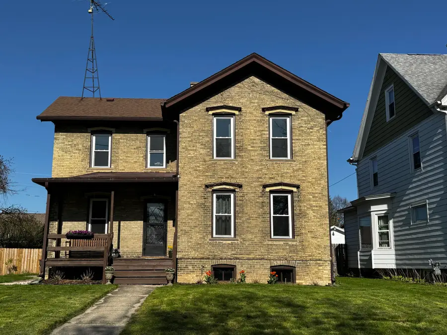 209 College Ave, Watertown, WI 53094 - #2