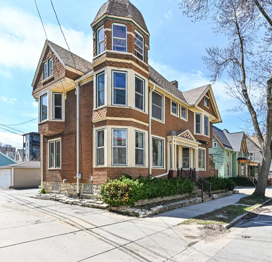 1615 E Kane Pl, Milwaukee, WI 53202 - #2