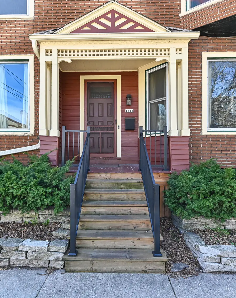 1615 E Kane Pl, Milwaukee, WI 53202 - #3