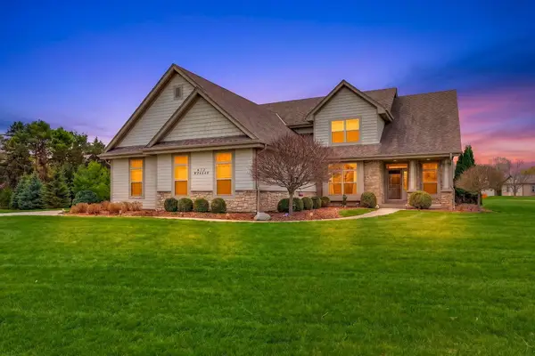 N72W24549 Swanson Ct, Sussex, WI 53089