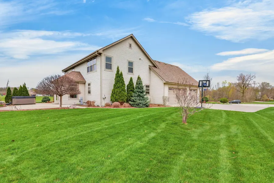 N72W24549 Swanson Ct, Sussex, WI 53089 - #2