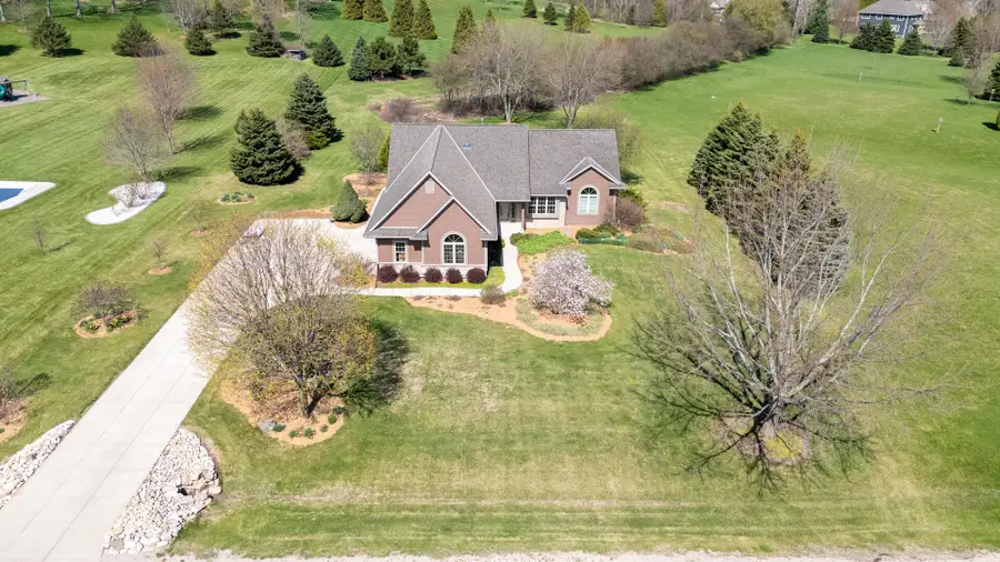 210 Hunters Xing S, Slinger, WI 53086 - #3