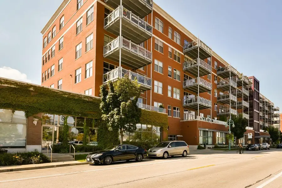 601 E Erie St, Milwaukee, WI 53202 - #3