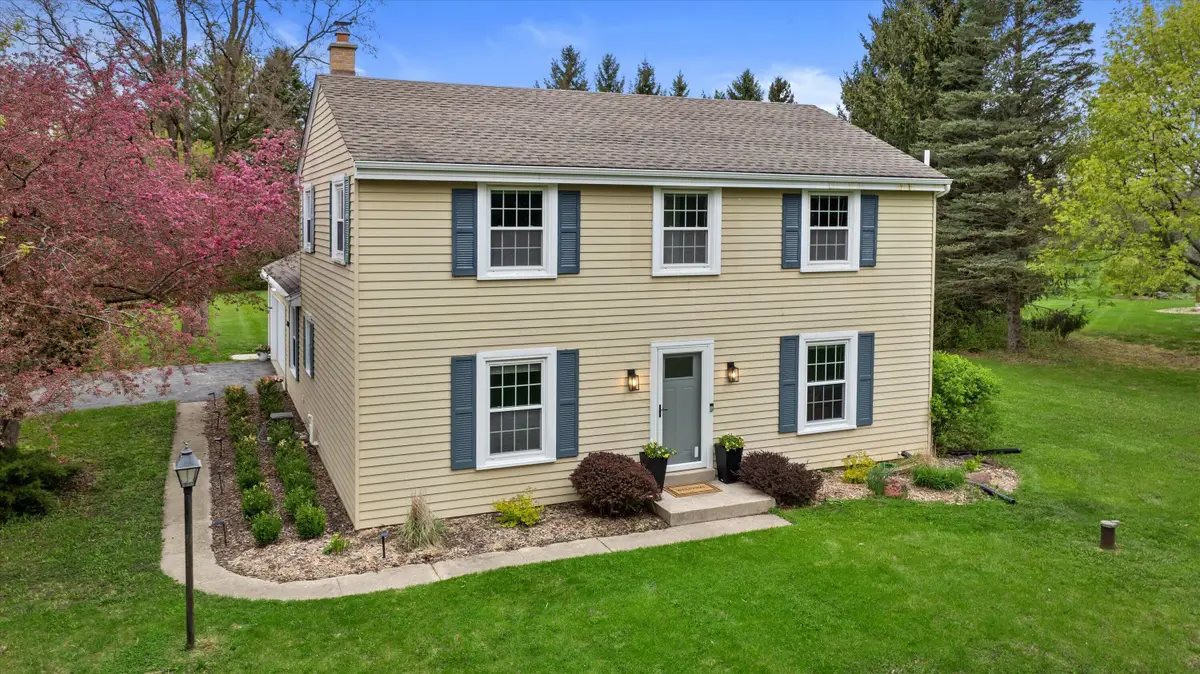 10606 Robinwood Ct, Cedarburg, WI 53012 - #1