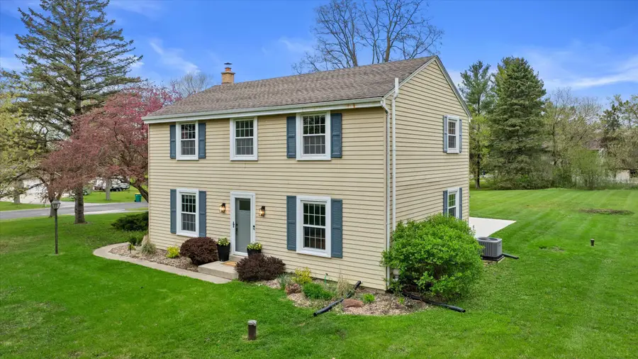 10606 Robinwood Ct, Cedarburg, WI 53012 - #3