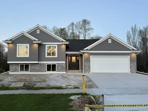 271 Cardinal Dr, Sullivan, WI 53178