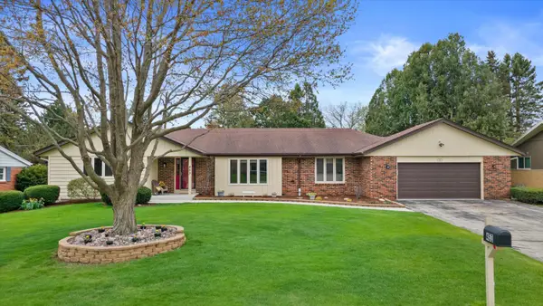 453 Mulberry Ln, Racine, WI 53402