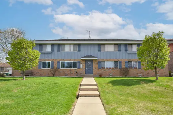 10237 Whitnall Edge Dr, Franklin, WI 53132