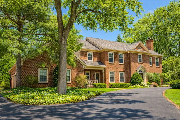 1240 Lakeside Dr, Elm Grove, WI 53122