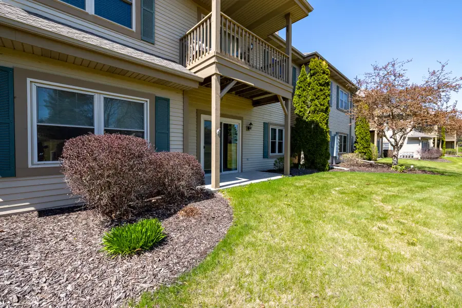 N55W17164 Ravenwood Dr, Menomonee Falls, WI 53051 - #2