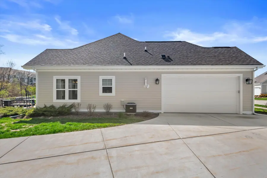 2165 W Colonial Woods Dr, Oak Creek, WI 53154 - #3