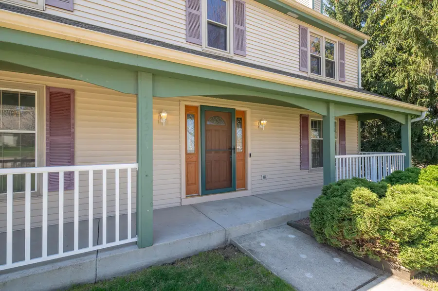 1430 Sunnyridge Rd, Pewaukee, WI 53072 - #2