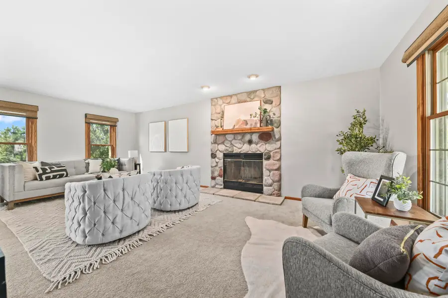 1430 Sunnyridge Rd, Pewaukee, WI 53072 - #3