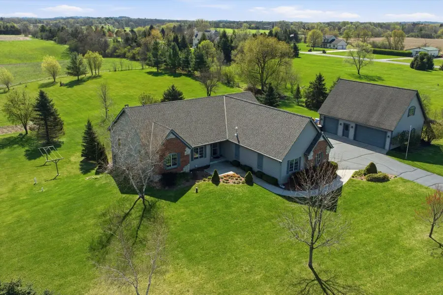 W334S7280 Milos Way, Mukwonago, WI 53149 - #2