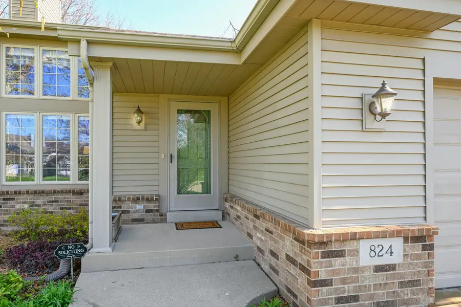 824 Briody St, Burlington, WI 53105 - #3