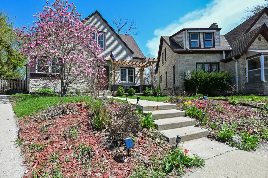 5418 W Notre Dame Ct, Milwaukee, WI 53208 - #2