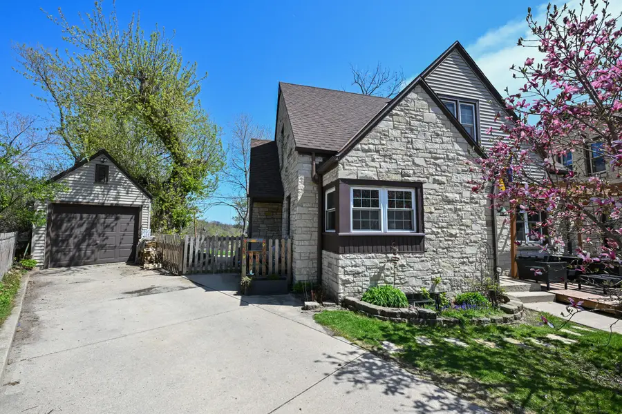 5418 W Notre Dame Ct, Milwaukee, WI 53208 - #3