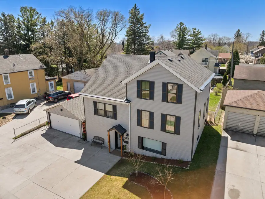 523 Washington St, Sheboygan Falls, WI 53085 - #2