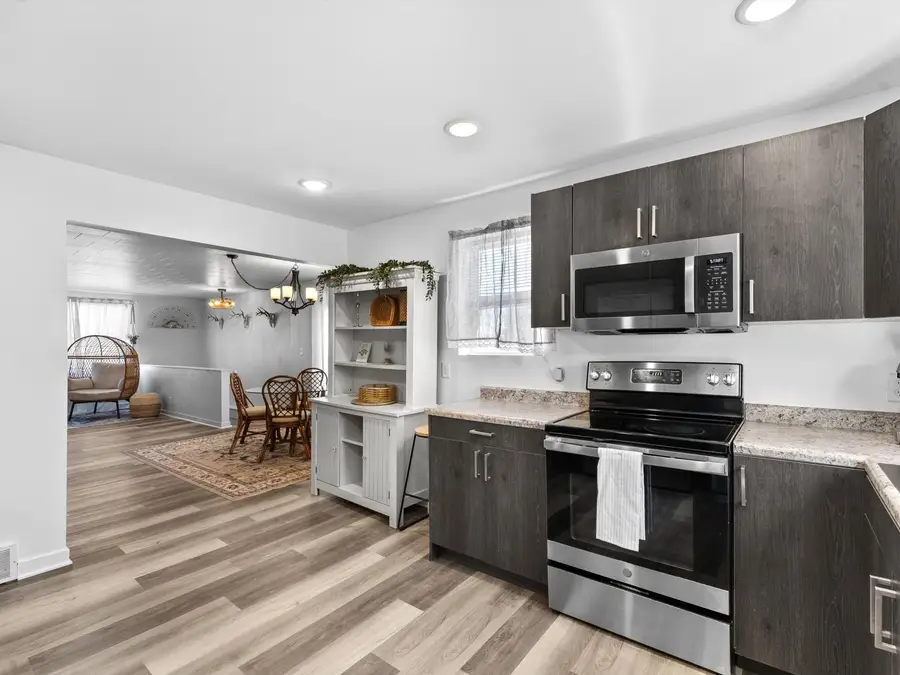 523 Washington St, Sheboygan Falls, WI 53085 - #3