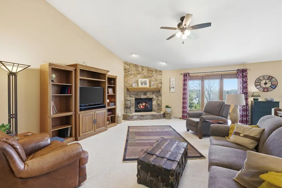 W136N6719 Claas Rd, Menomonee Falls, WI 53051 - #2