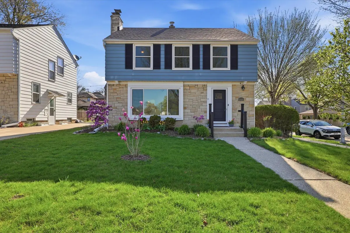 2404 N 89th St, Wauwatosa, WI 53226 - #1