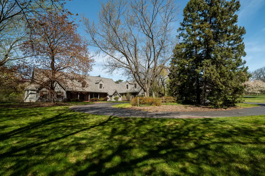 9731 N Hilltop Ln, Mequon, WI 53092 - #3