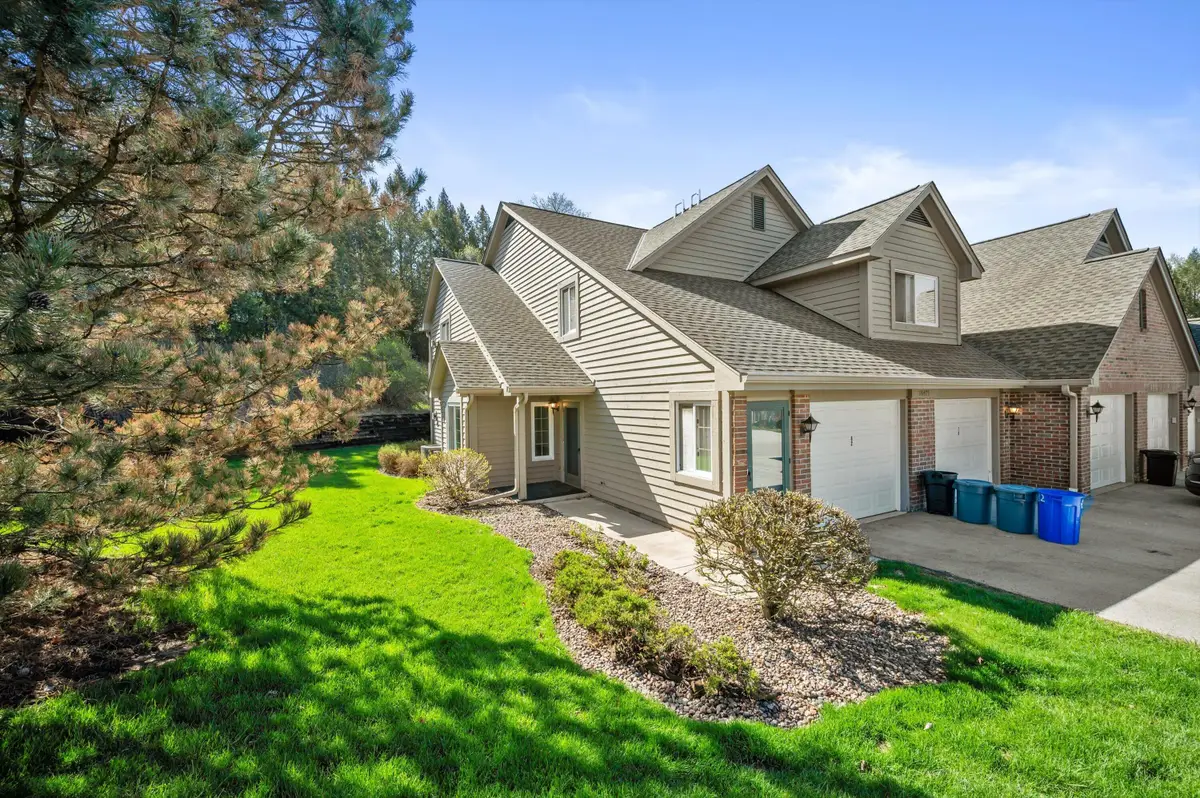 18475 Brookfield Lake Dr, Brookfield, WI 53045 - #1