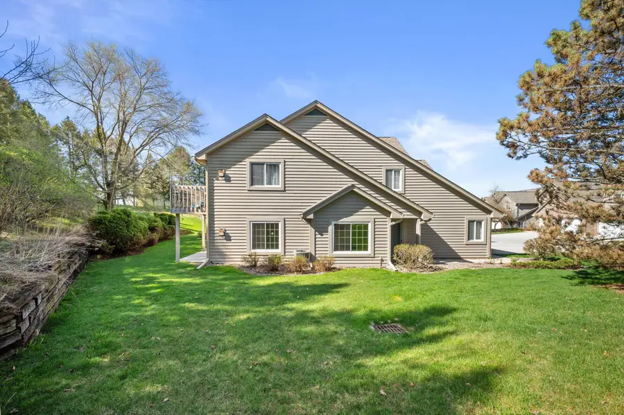 18475 Brookfield Lake Dr, Brookfield, WI 53045 - #2