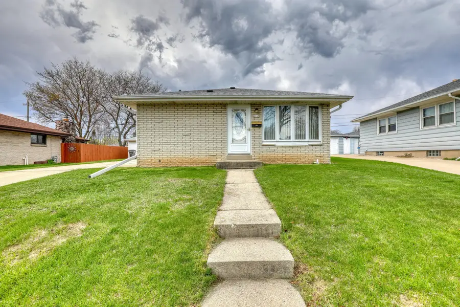 6163 S Kirkwood Ave, Cudahy, WI 53110 - #2