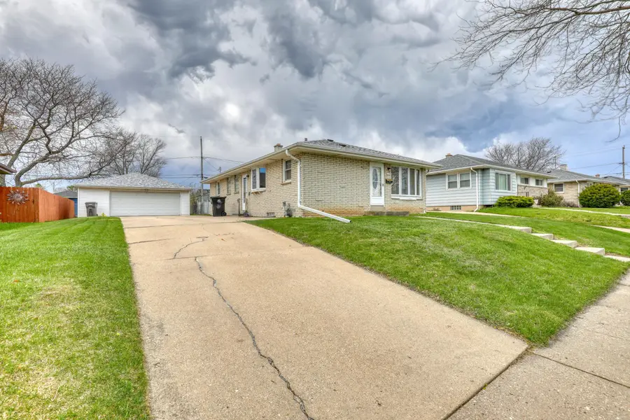 6163 S Kirkwood Ave, Cudahy, WI 53110 - #3