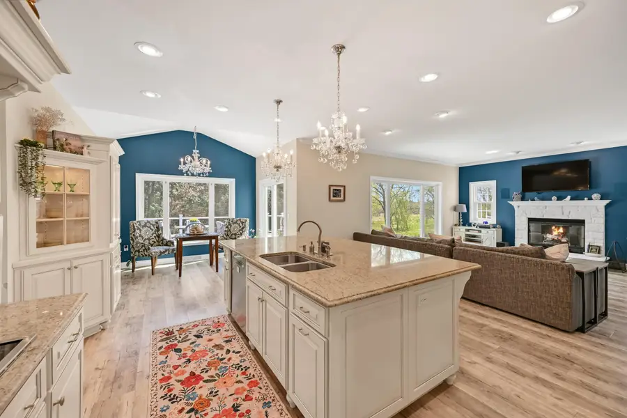 W262N2438 Deer Haven Dr, Pewaukee, WI 53072 - #3