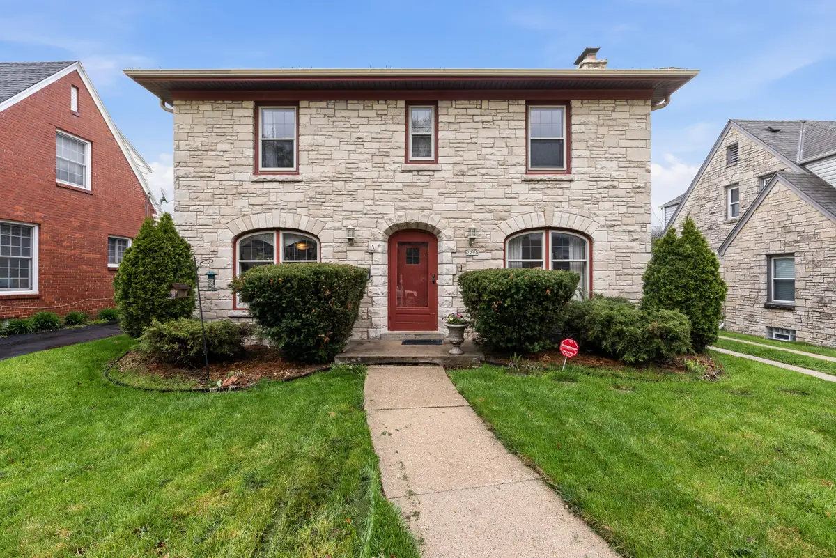 2790 N Avondale Blvd, Milwaukee, WI 53210 - #1