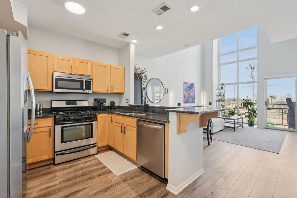 2121 S Kinnickinnic Ave, Milwaukee, WI 53207 - #1