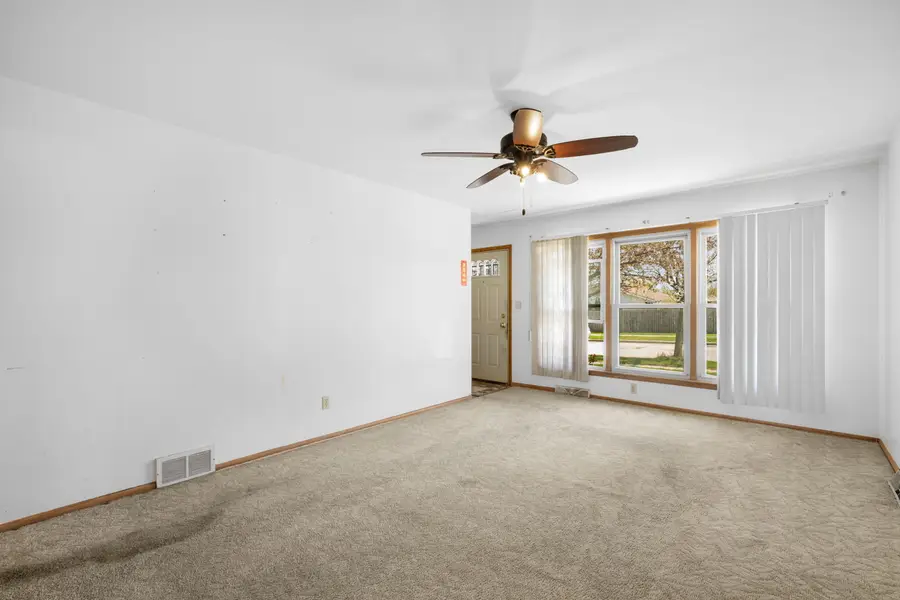 5551 S 26th St, Milwaukee, WI 53221 - #3