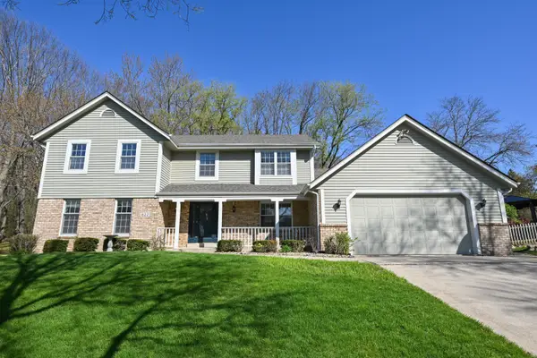 822 S Comanche Ln, Waukesha, WI 53188