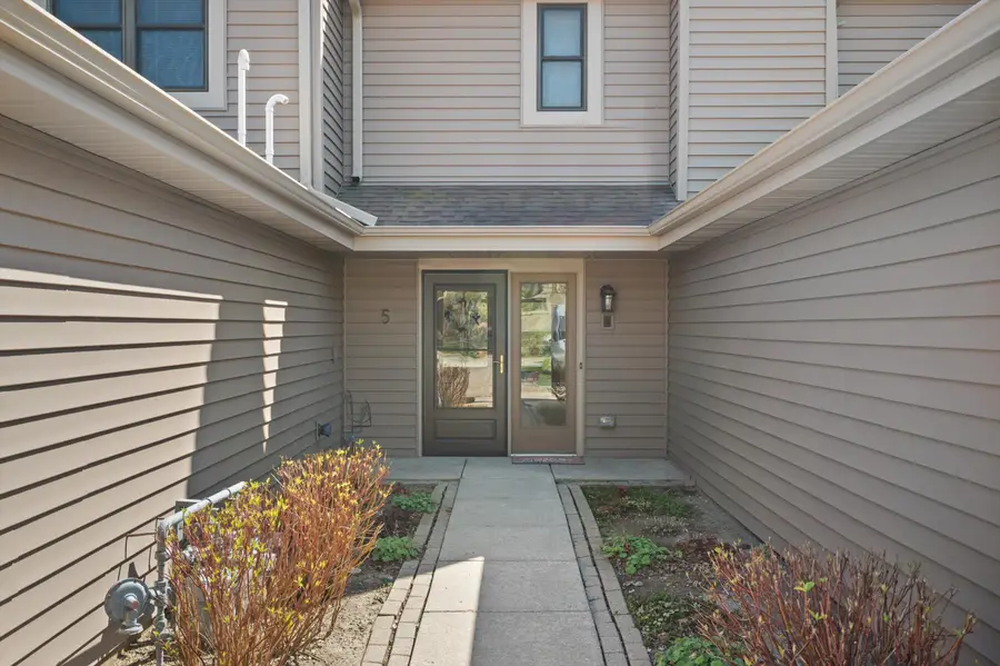 5521 Cambridge Ln, Mount Pleasant, WI 53406 - #2