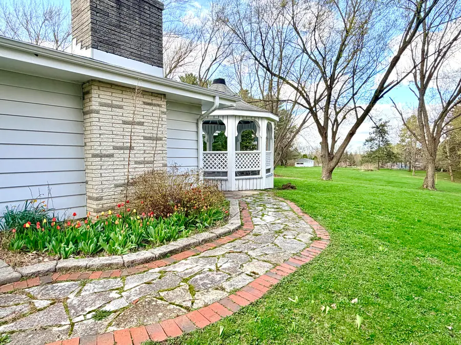 W294S5612 Windcrest Dr, Genesee, WI 53189 - #3